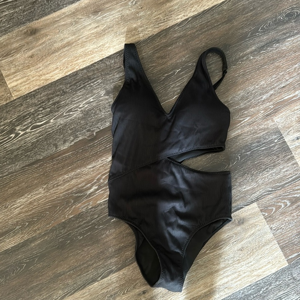 Like new Fabletics Cut Out One Piece